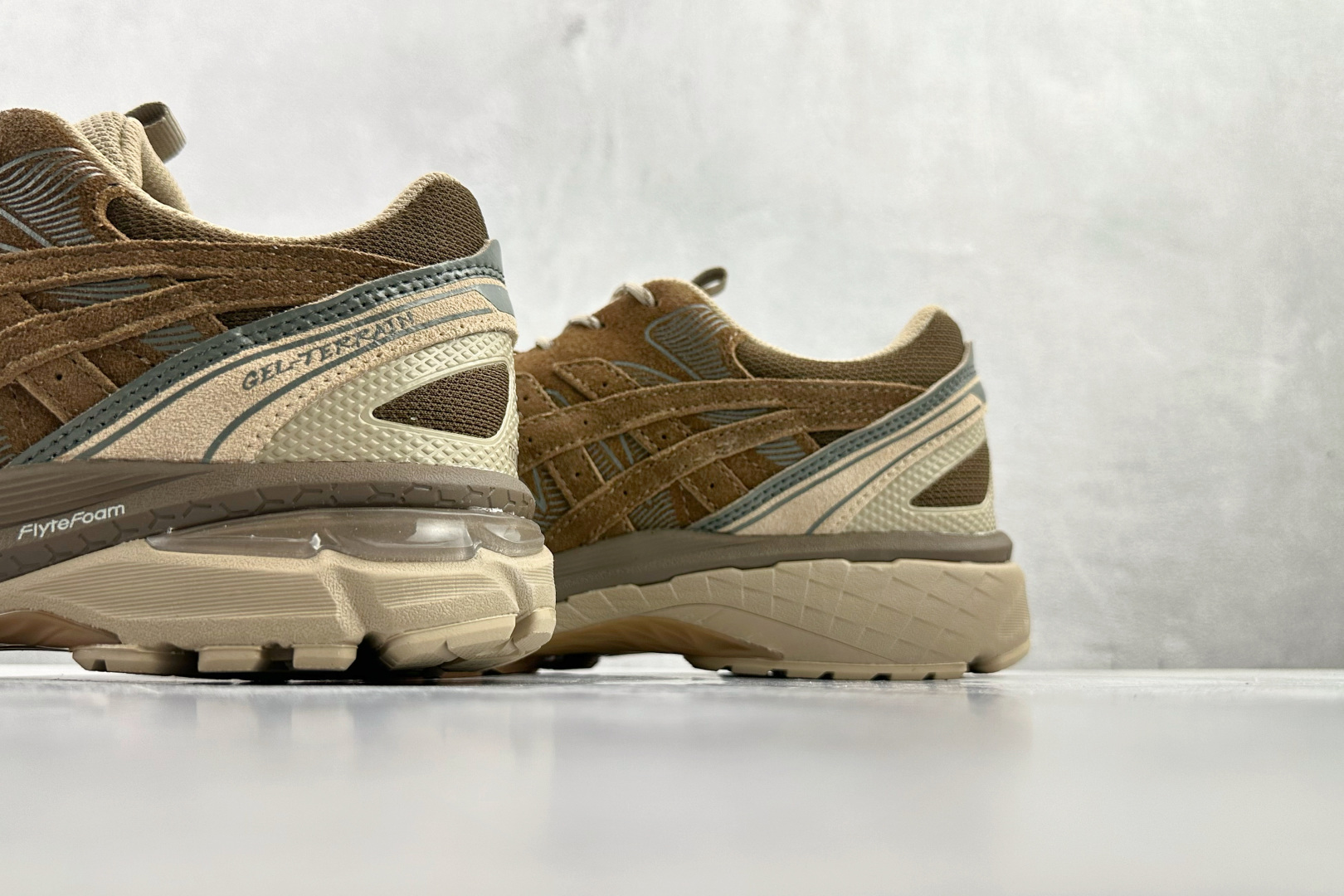 Asics Basic Shoes Brown L-s