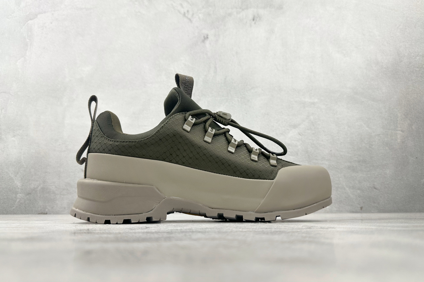 The North Face Basic Shoes L-s