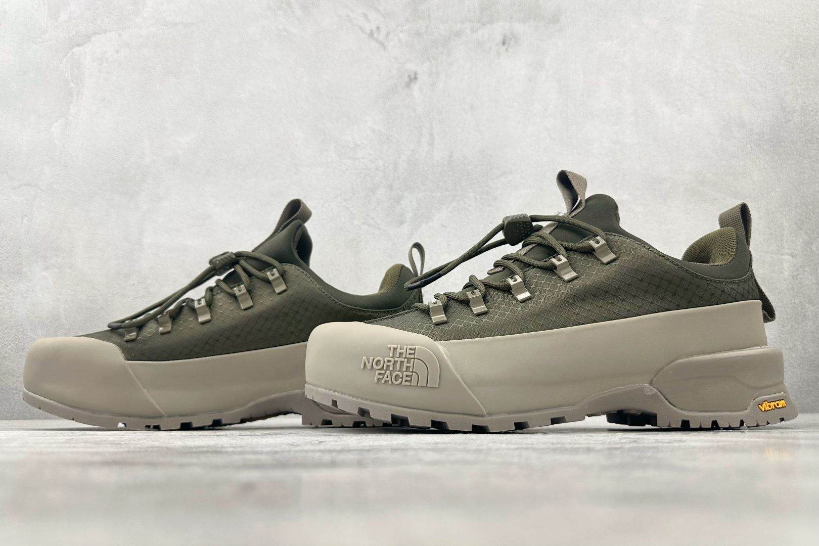 The North Face Basic Shoes L-s