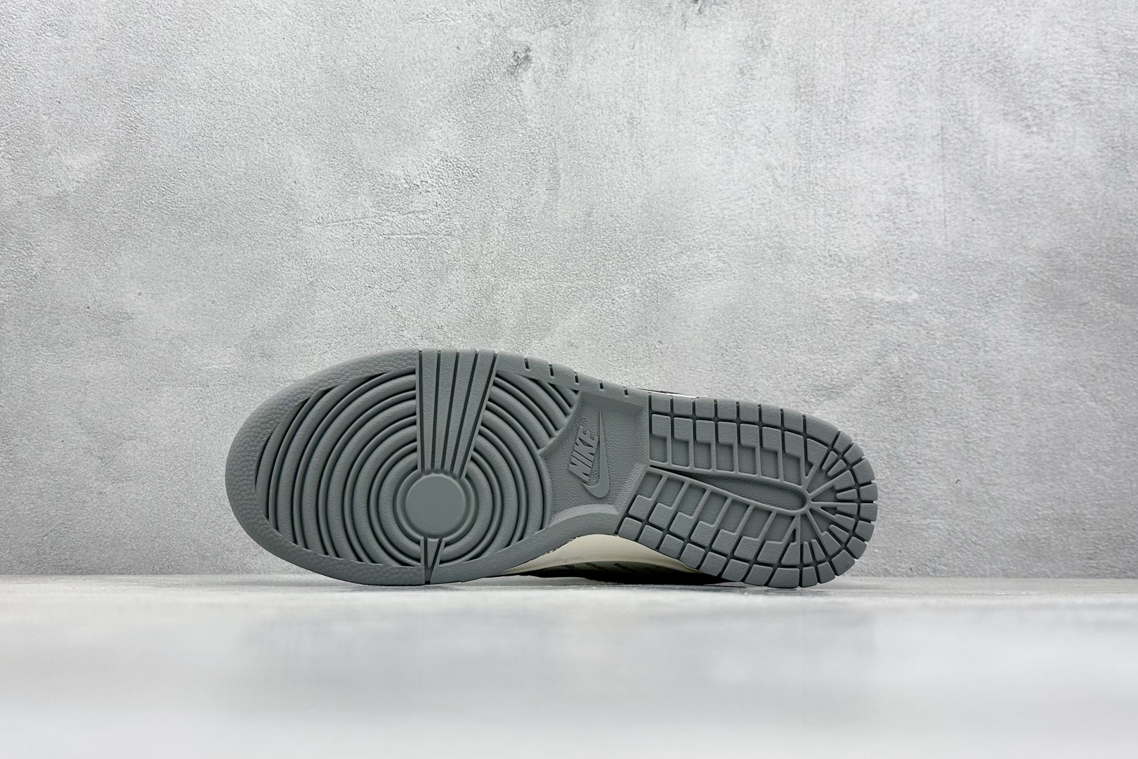 Nike Supreme Basic Shoes M-l-s