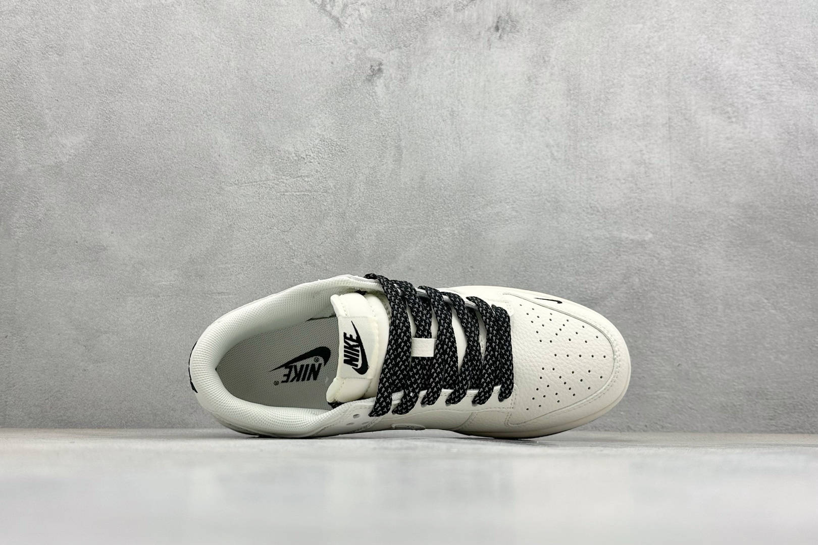 Nike Board Shoes White L-s