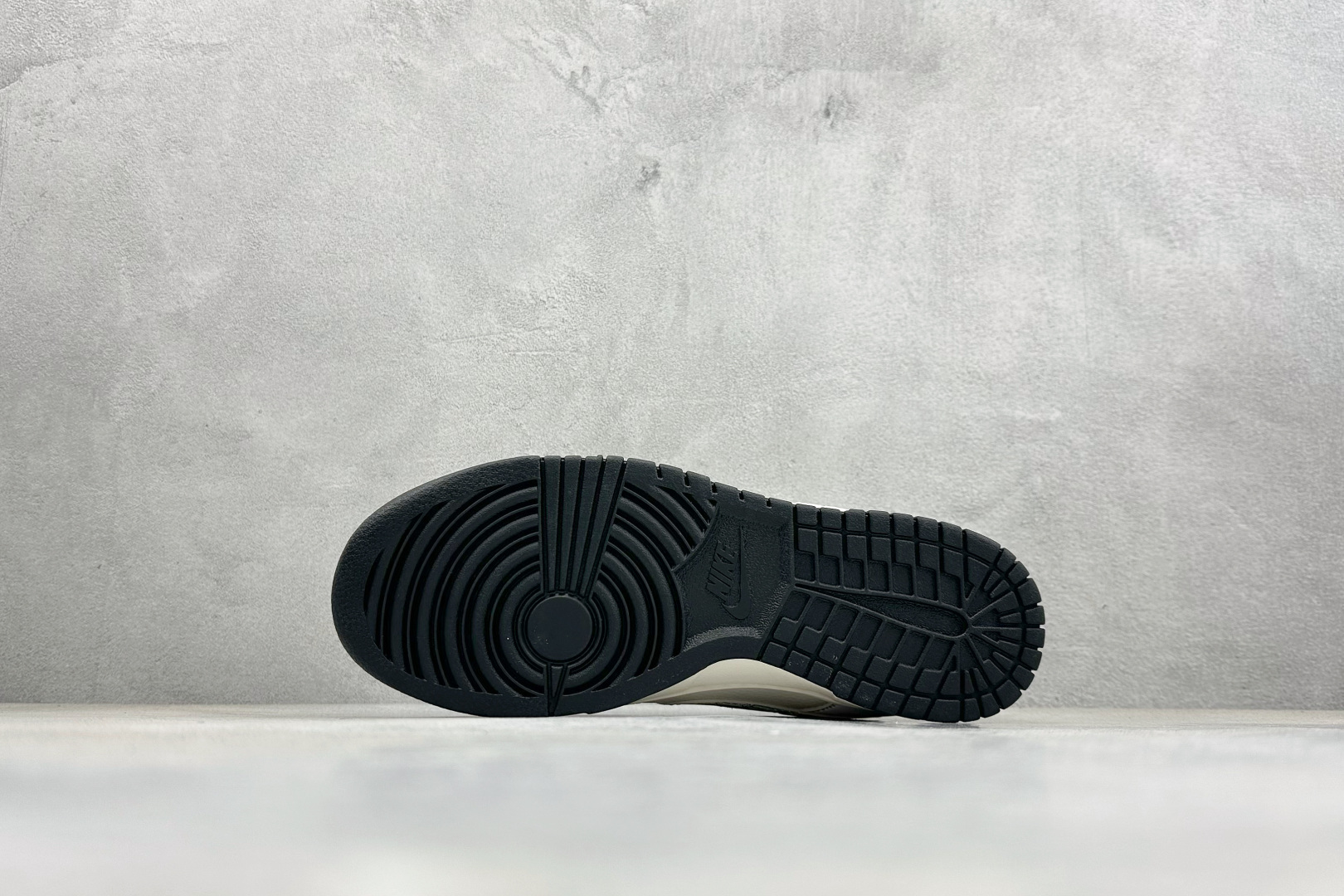 Nike Board Shoes White L-s