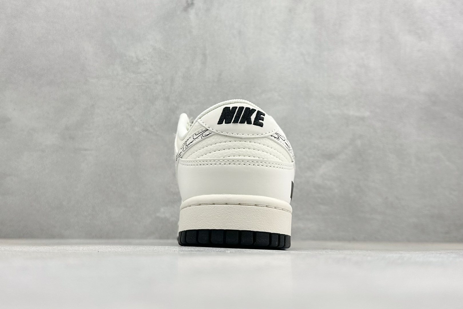 Nike Board Shoes White L-s