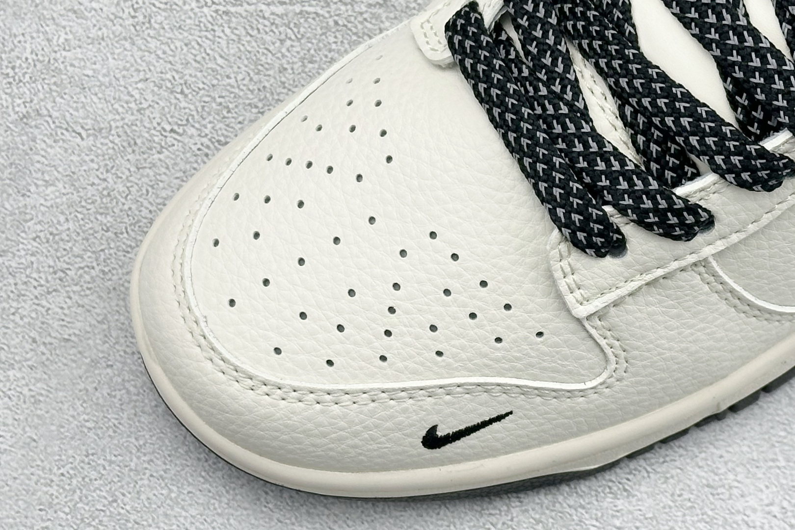 Nike Board Shoes White L-s