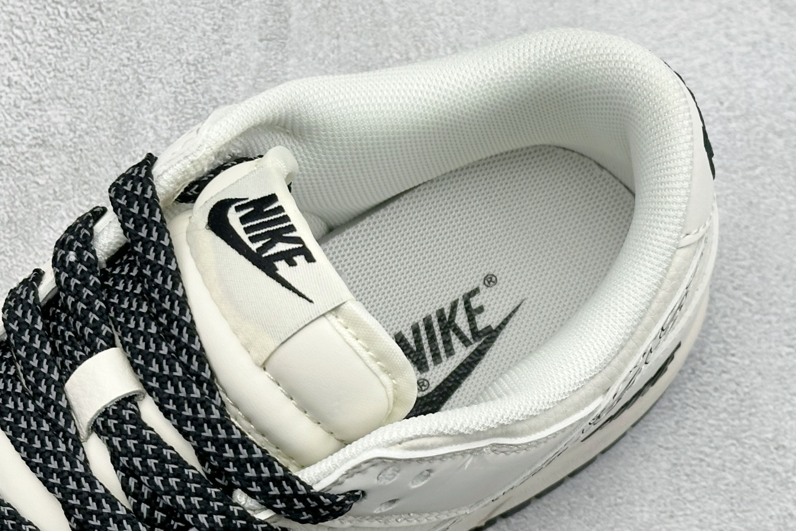 Nike Board Shoes White L-s