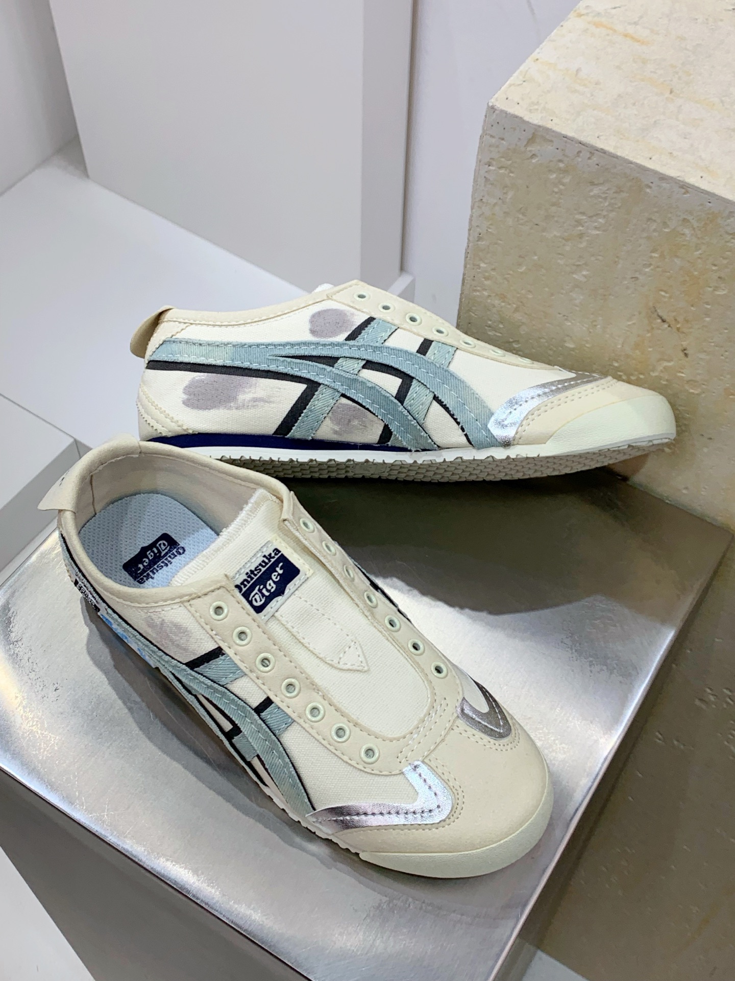 Asics Onitsuka Tiger Basic Shoes M-s