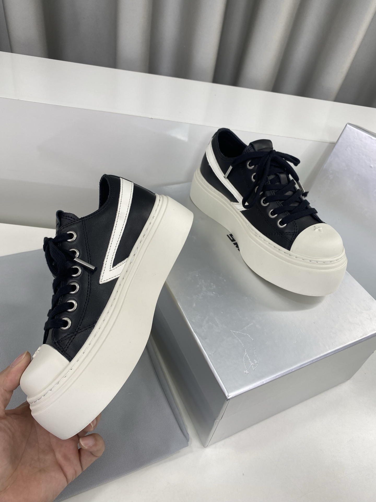 Female Basic Shoes M-s